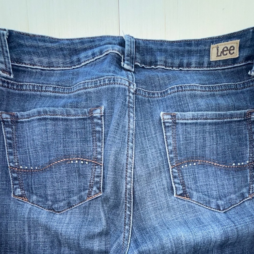 Lee Secretly Shapes Straight Leg Jeans Womens 8M Dark Wash Mid Rise Rhinestone
